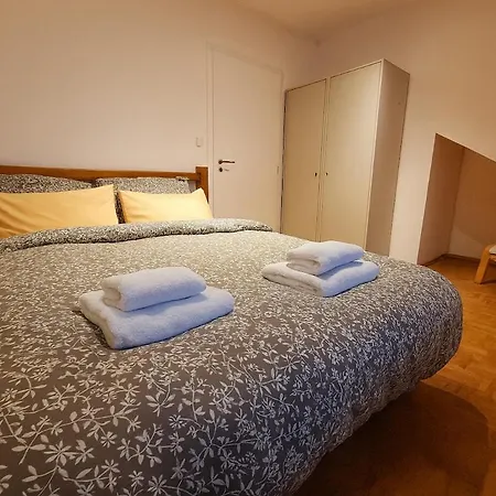 2 Bedroom Apartment With Living Room & Kitchen For 4 - Kindstay Suites Prague Airport